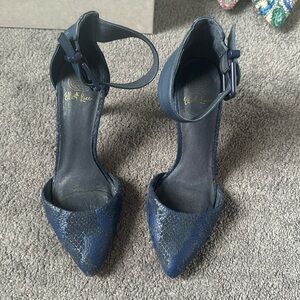 Elliott Lucca Navy Heels - size 7 women